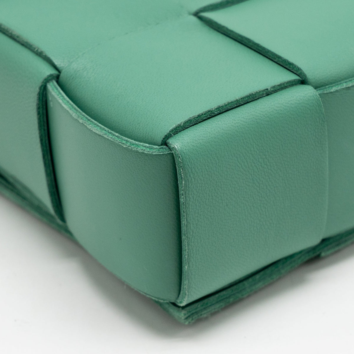 BOTTEGA VENETA CASSETTE BAG LAMBSKIN GREEN GHW