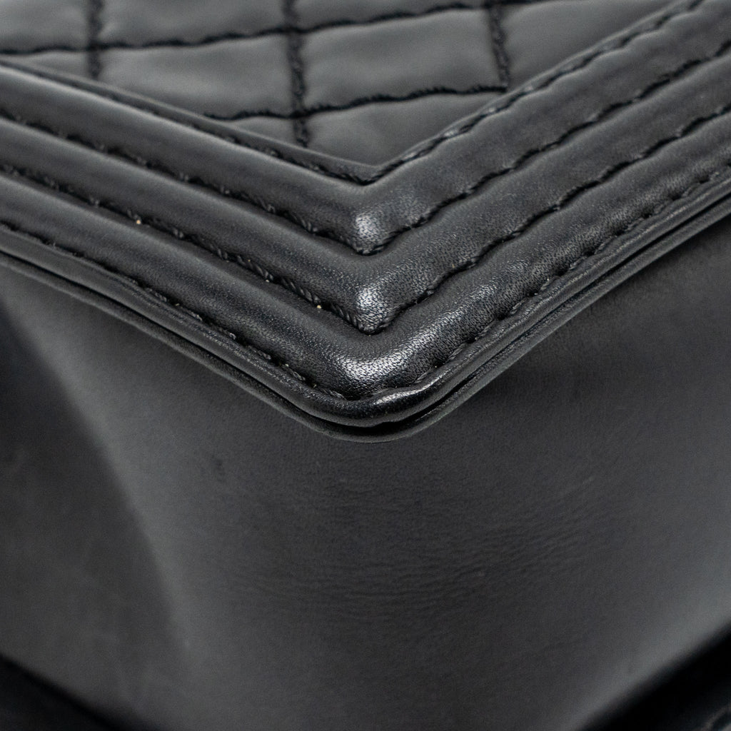 CHANEL MEDIUM BOY BAG CALFSKIN BLACK RUTHENIUM SHW