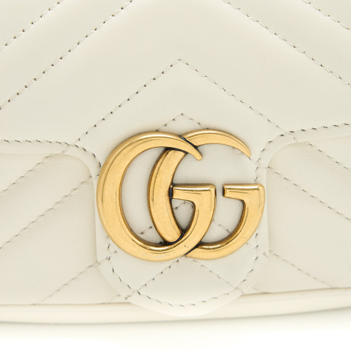 GUCCI GG MARMONT SUPER MINI BAG MATELASSÉ WHITE BRUSHED GHW