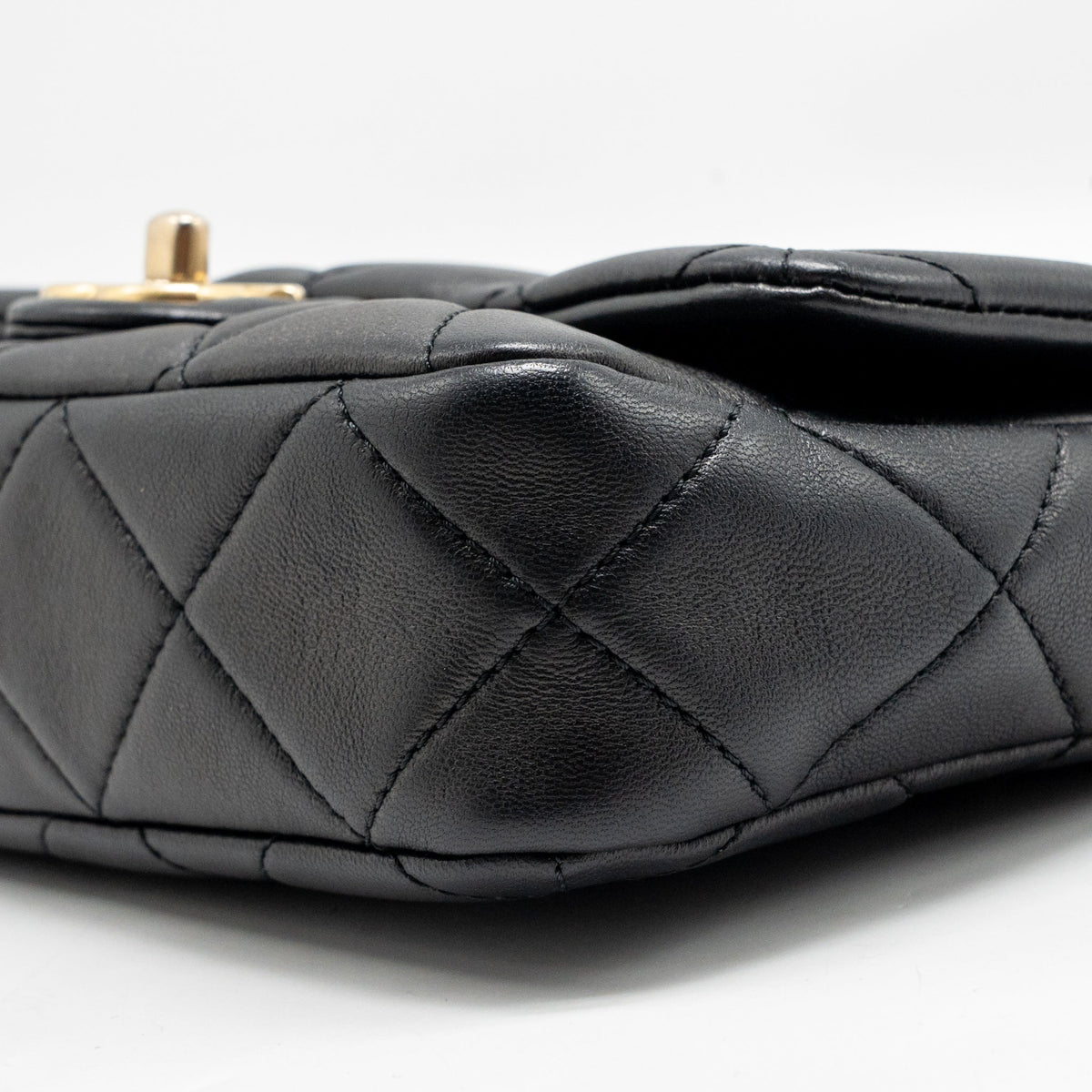 Chanel 23A Detailed Chain CC Flap Bag Lambskin Black GHW (Microchip)