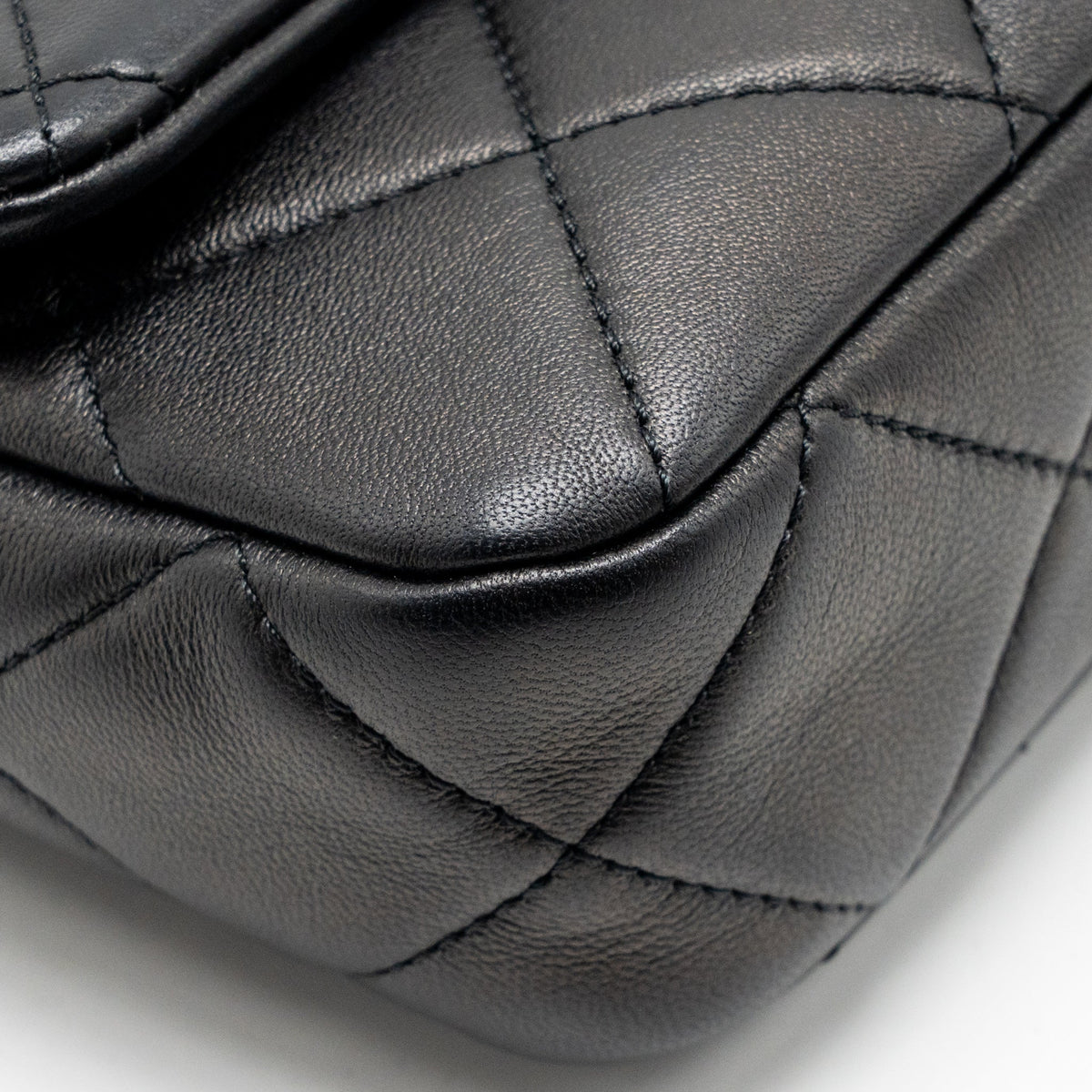 Chanel 23A Detailed Chain CC Flap Bag Lambskin Black GHW (Microchip)