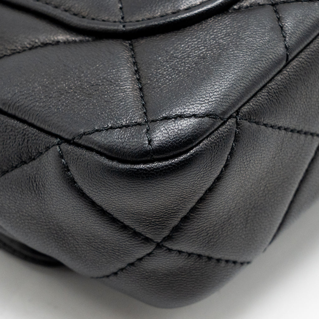 Chanel 23A Detailed Chain CC Flap Bag Lambskin Black GHW (Microchip)