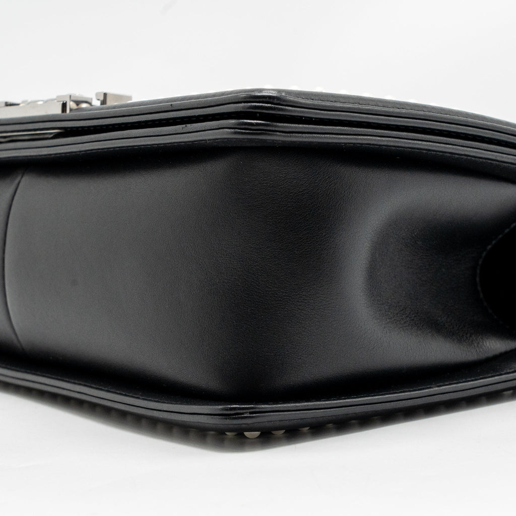 Chanel Medium boy bag fabric / lambskin black SHW
