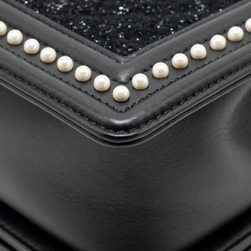 Chanel Medium boy bag fabric / lambskin black SHW