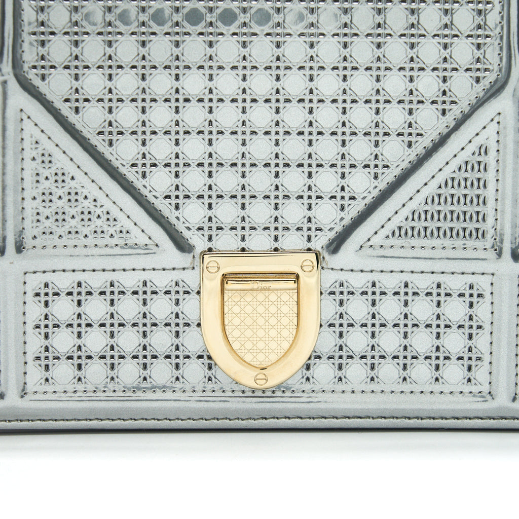 DIOR DIORAMA WALLET ON CHAIN IN METALLIC SILVER GHW