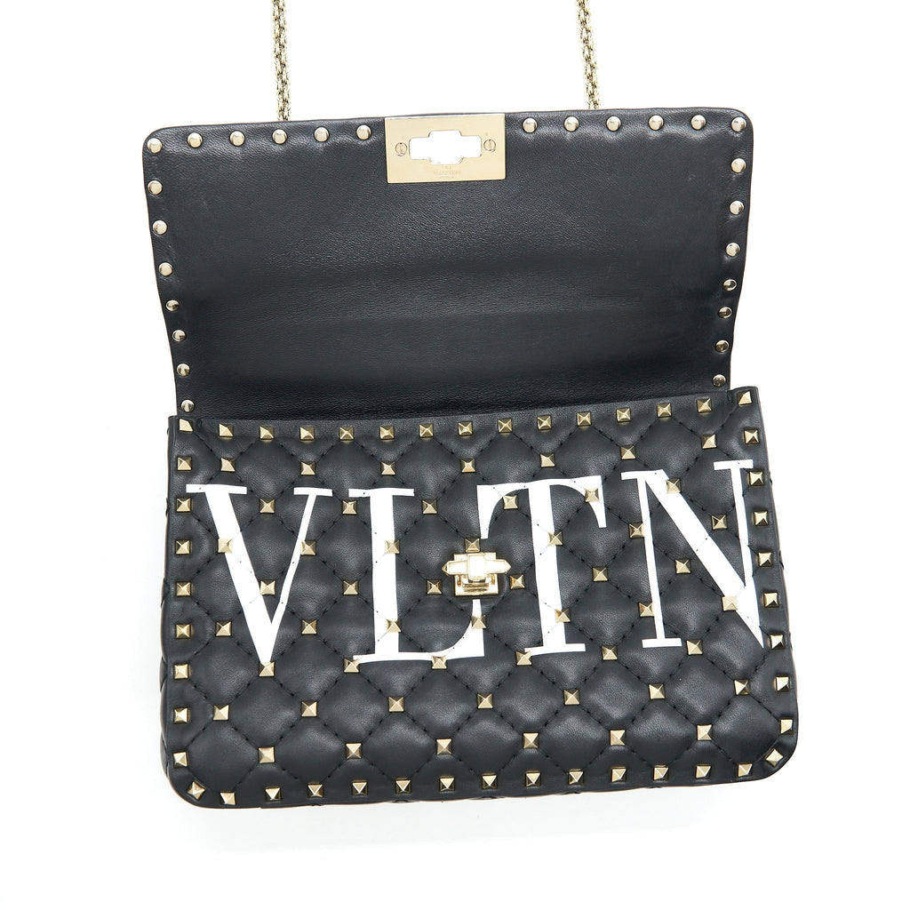 VALENTINO GARAVANI MEDIUM ROCKSTUD SPIKE SHOULDER BLACK LETTER PRINT LGHW