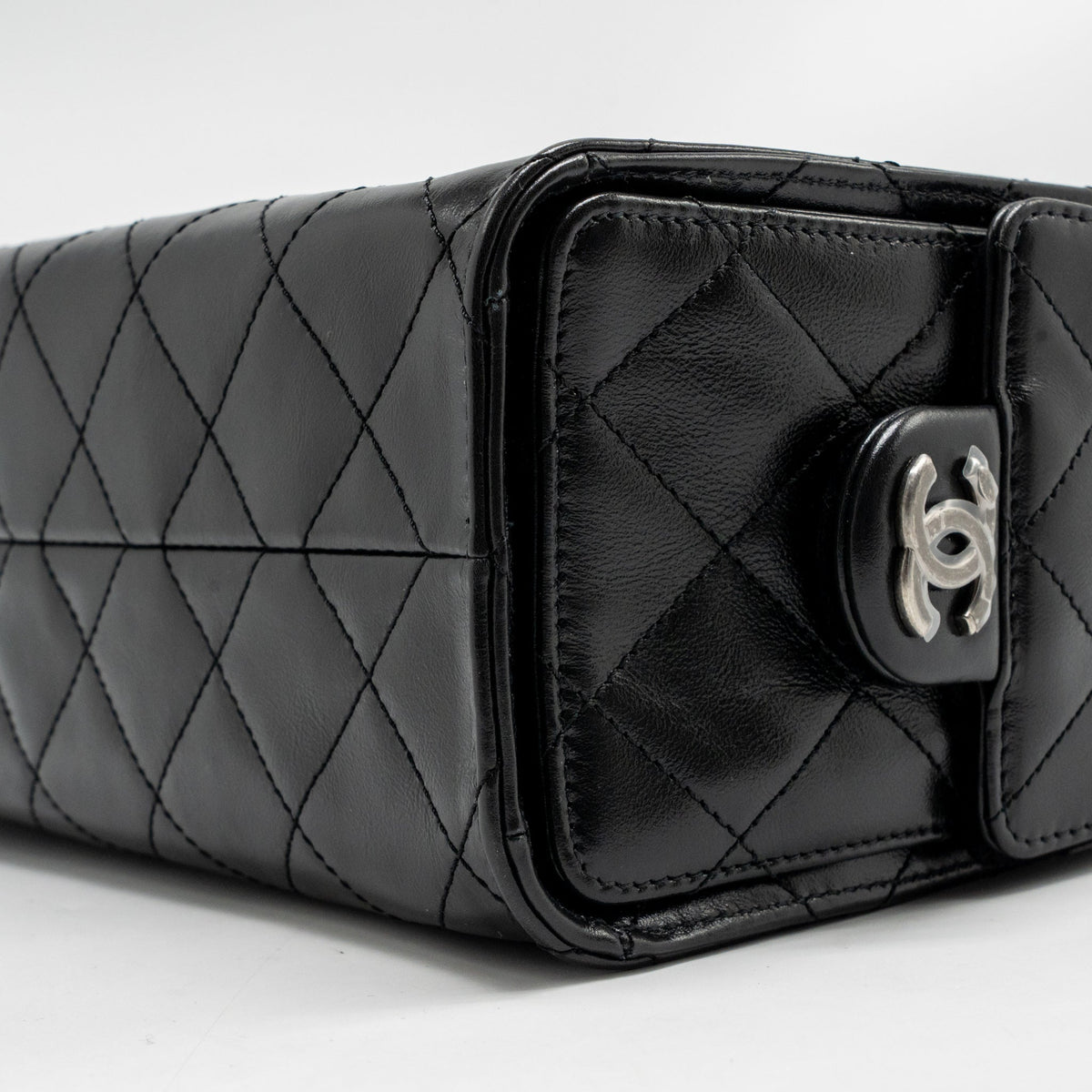 CHANEL MINI 25 BAG AGED CALFSKIN BLACK MULTICOLOUR HARDWARE (MICROCHIP)