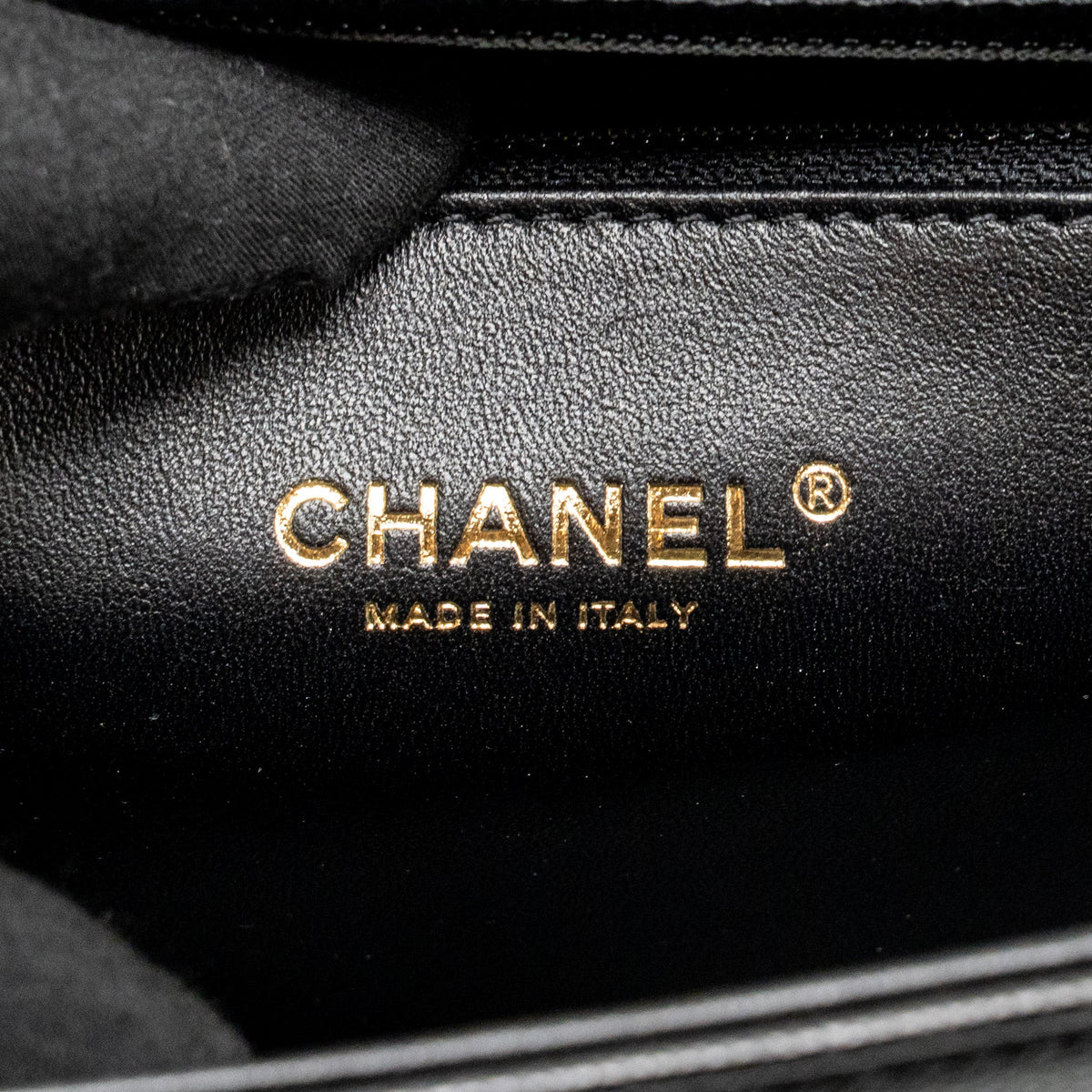 CHANEL NEW MEDIUM BOY BAG CAVIAR BLACK GHW (MICROCHIP)