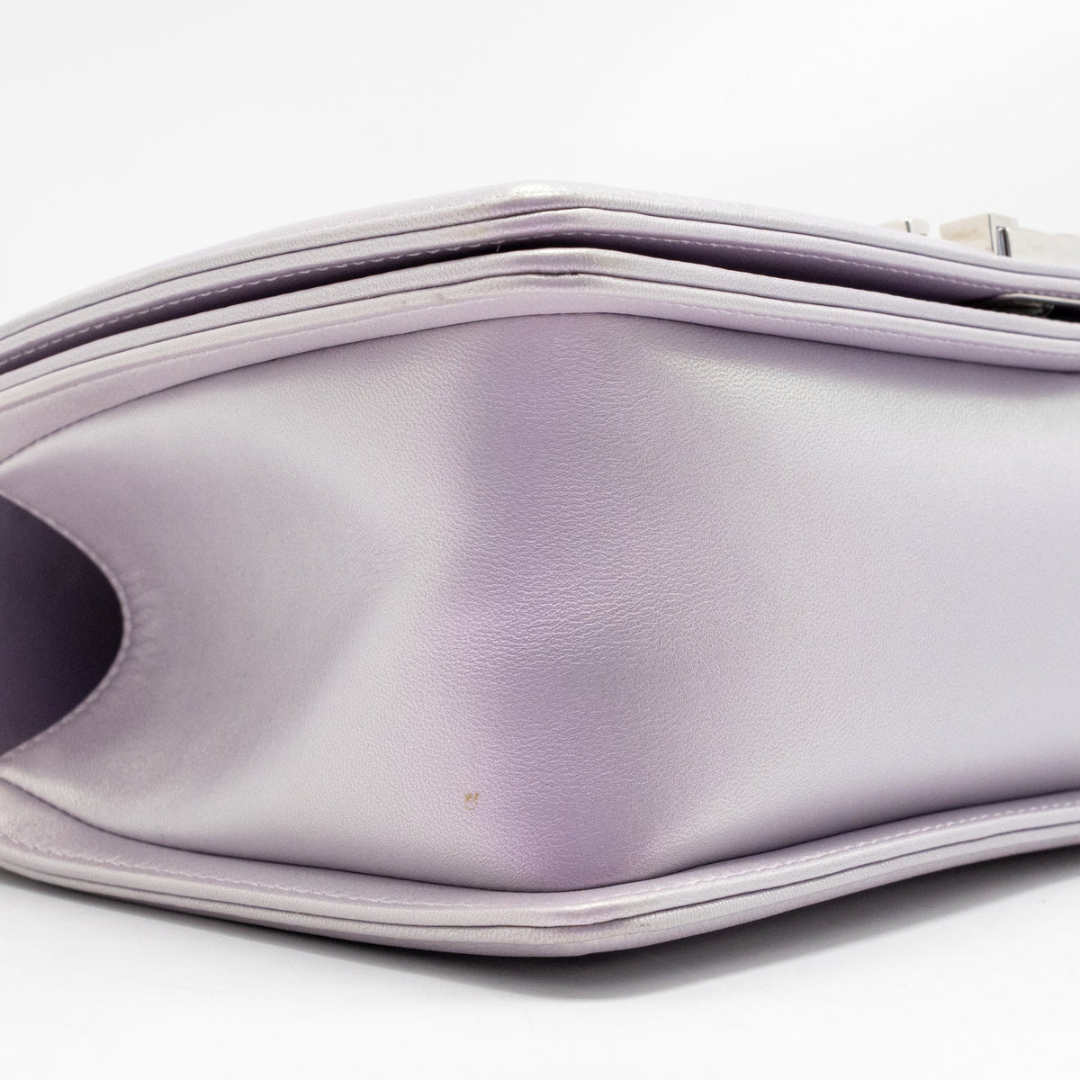 Chanel medium boy bag chevron Lambskin iridescent lilac SHW
