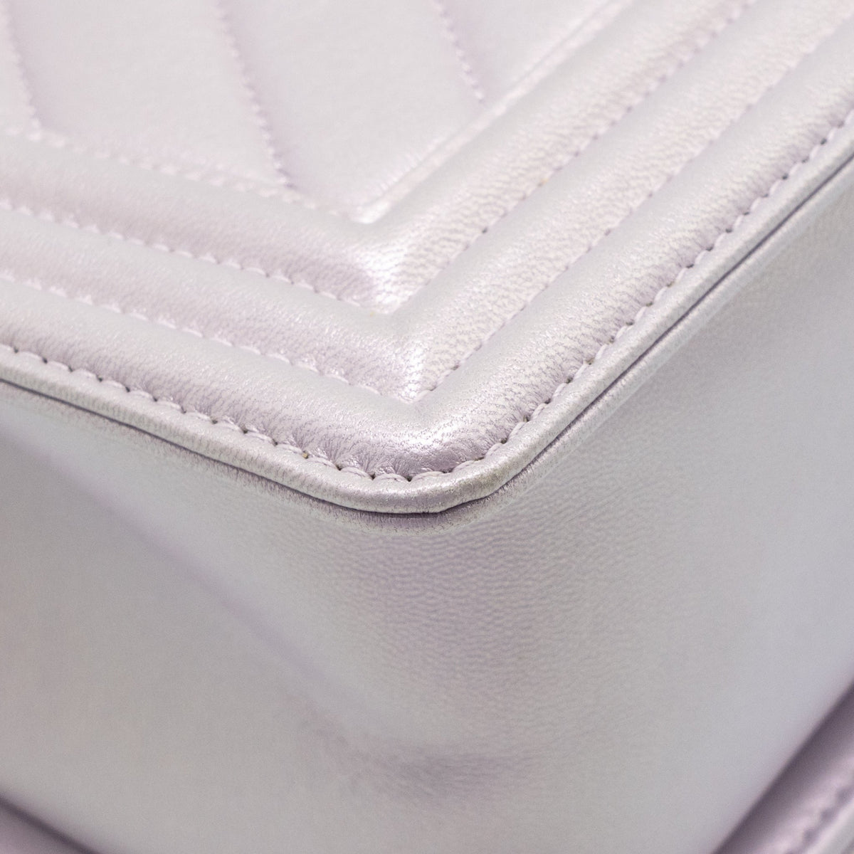 Chanel medium boy bag chevron Lambskin iridescent lilac SHW