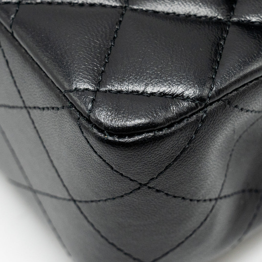 CHANEL MEDIUM CLASSIC DOUBLE FLAP BAG LAMBSKIN BLACK GHW (MICROCHIP)