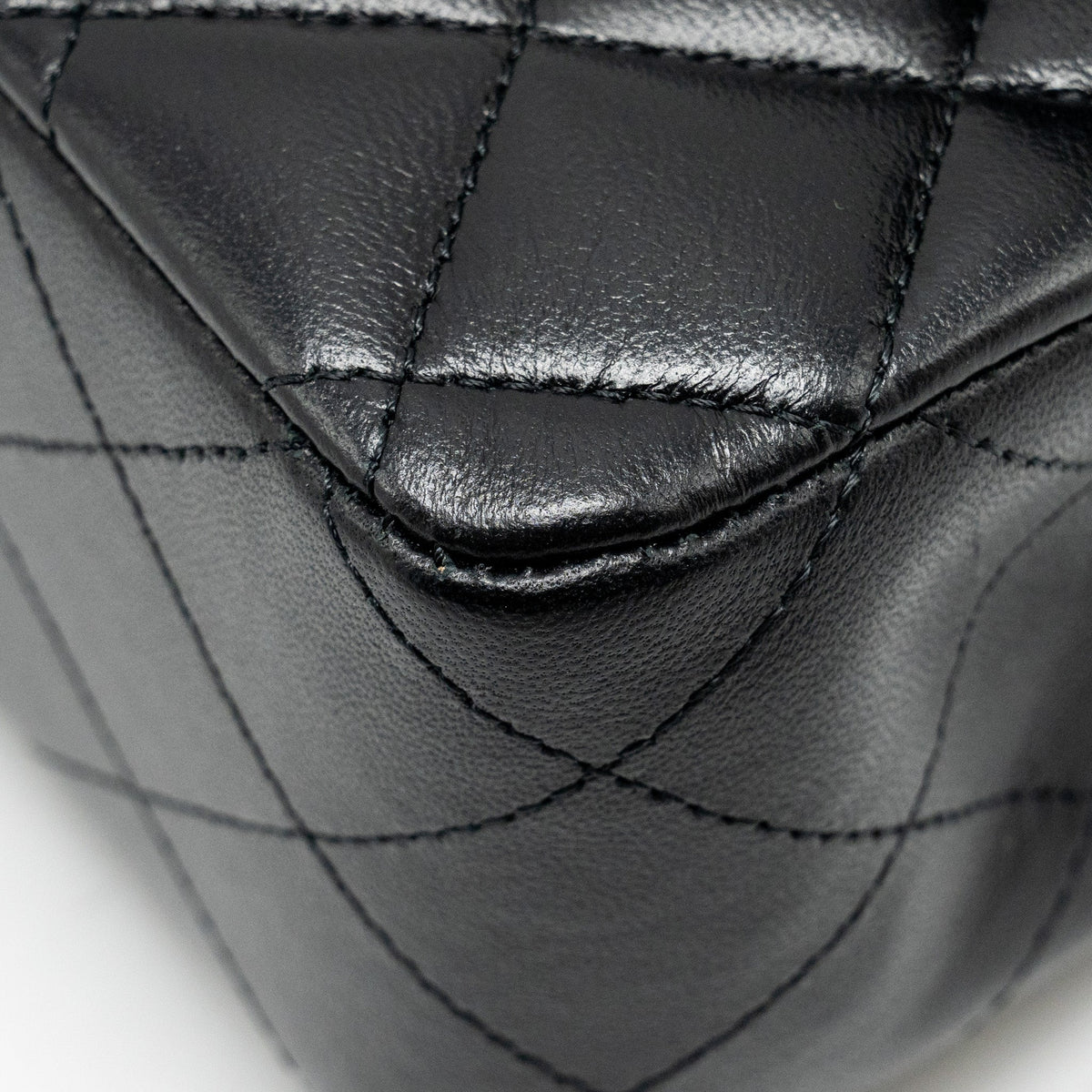 CHANEL MEDIUM CLASSIC DOUBLE FLAP BAG LAMBSKIN BLACK GHW (MICROCHIP)