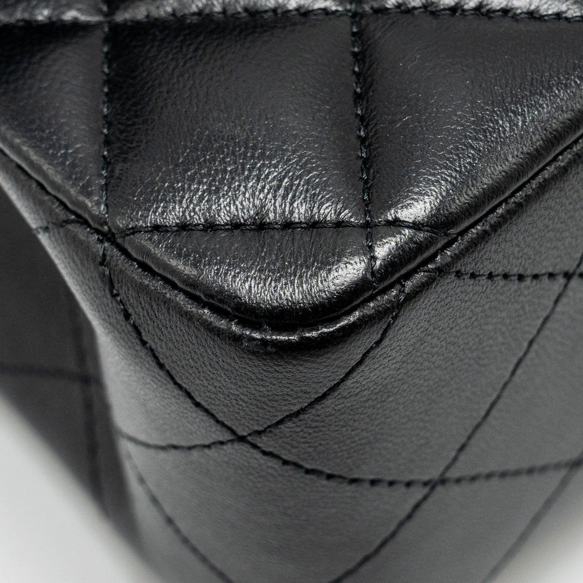 CHANEL MEDIUM CLASSIC DOUBLE FLAP BAG LAMBSKIN BLACK GHW (MICROCHIP)