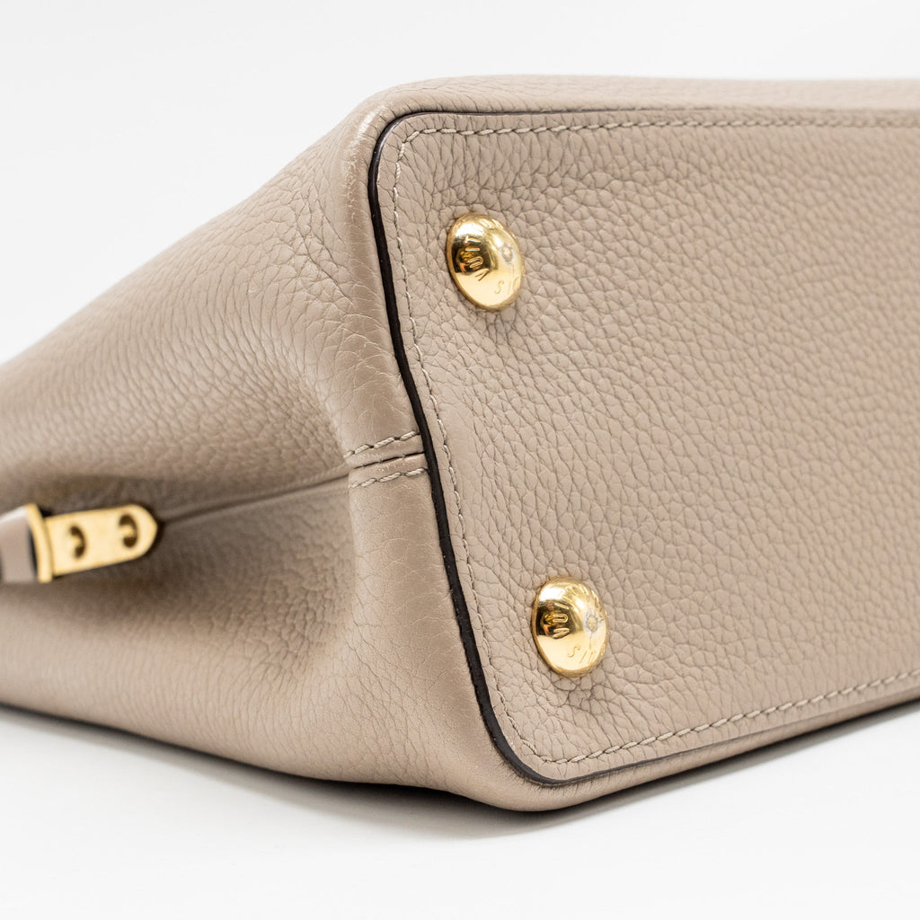 LOUIS VUITTON CAPUCINES MM TAURILLON LEATHER LIGHT GREY GHW
