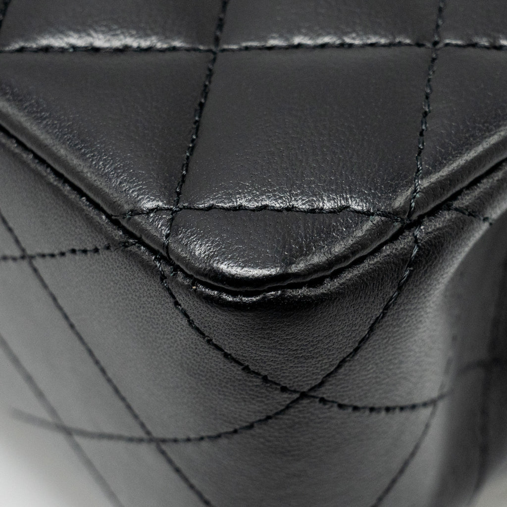 CHANEL MEDIUM CLASSIC DOUBLE FLAP BAG LAMBSKIN BLACK GHW (MICROCHIP)