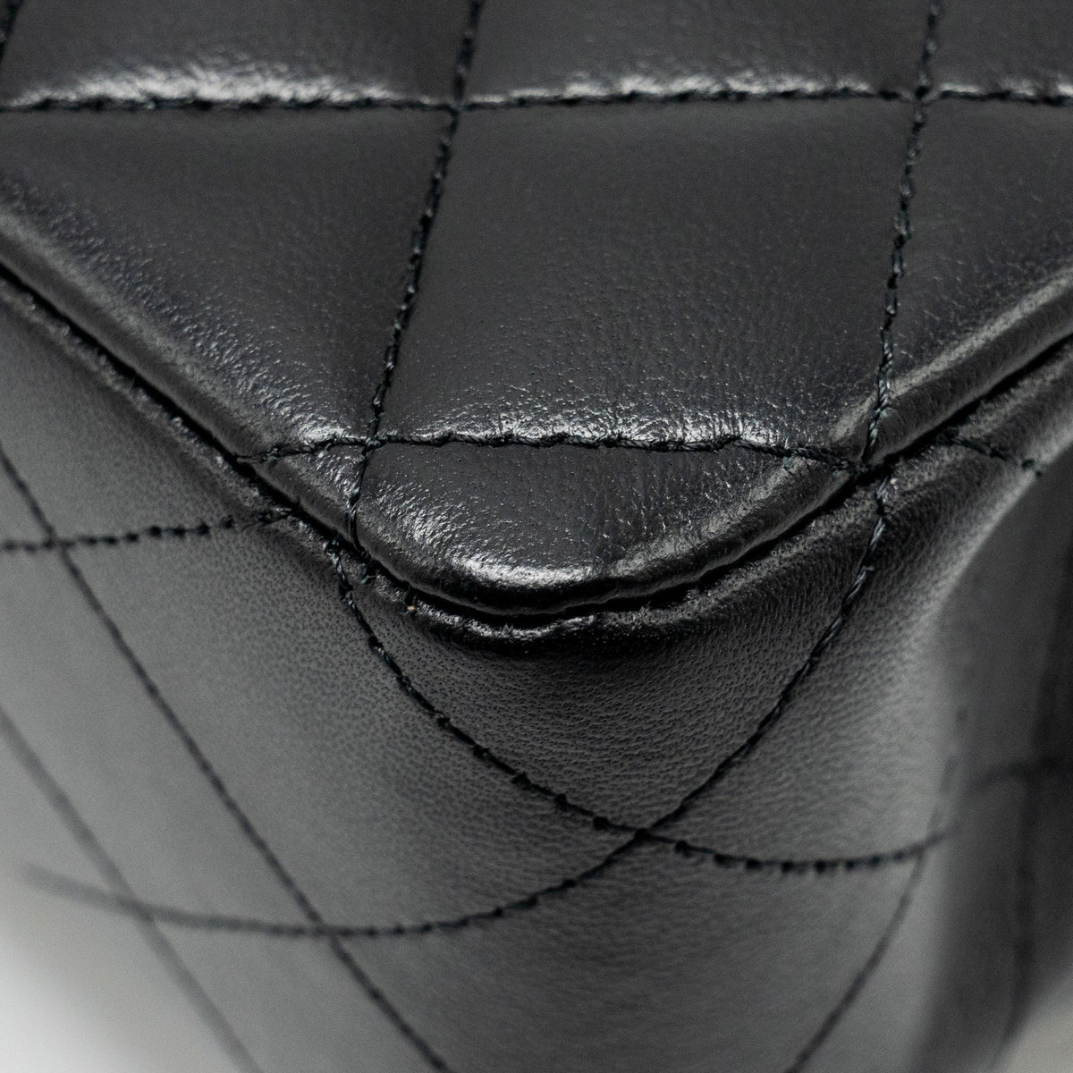 CHANEL MEDIUM CLASSIC DOUBLE FLAP BAG LAMBSKIN BLACK GHW (MICROCHIP)