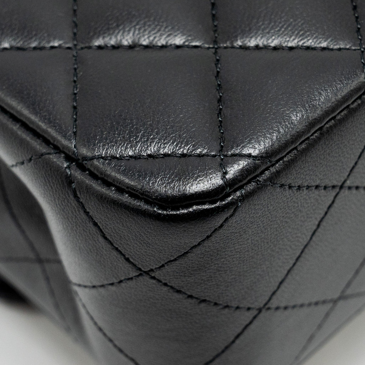 CHANEL MEDIUM CLASSIC DOUBLE FLAP BAG LAMBSKIN BLACK GHW (MICROCHIP)