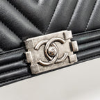 CHANEL CHEVRON MEDIUM BOY BAG CALFSKIN BLACK RUTHENIUM SHW
