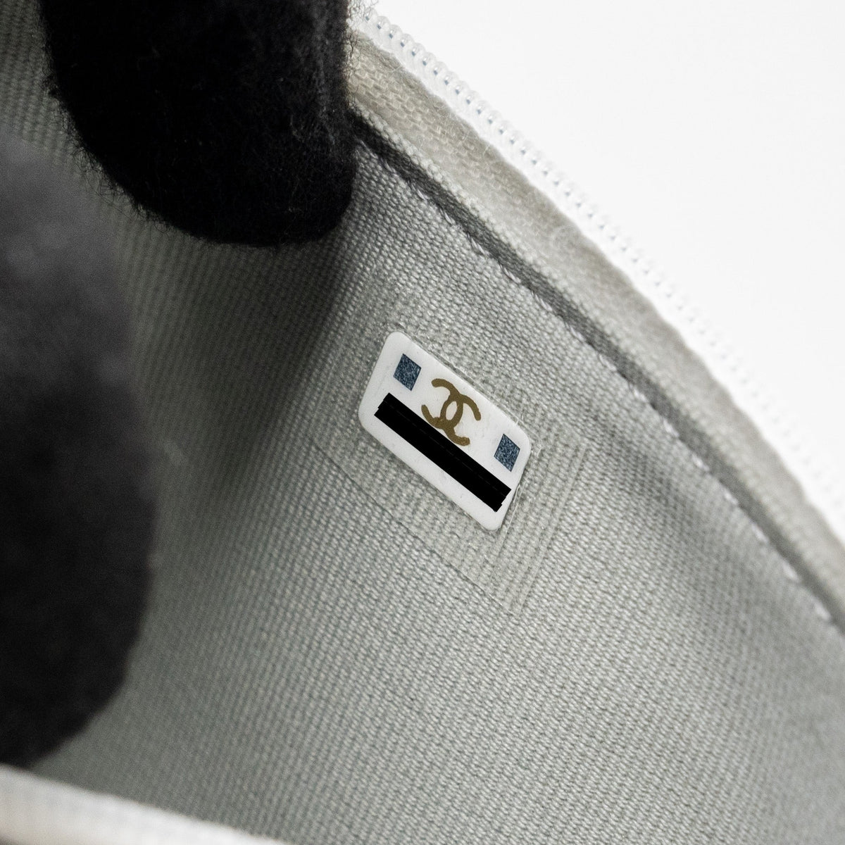 CHANEL 23P RAINBOW LETTER HANDLE MINI WALLET ON CHAIN CALFSKIN WHITE GHW (MICROCHIP)