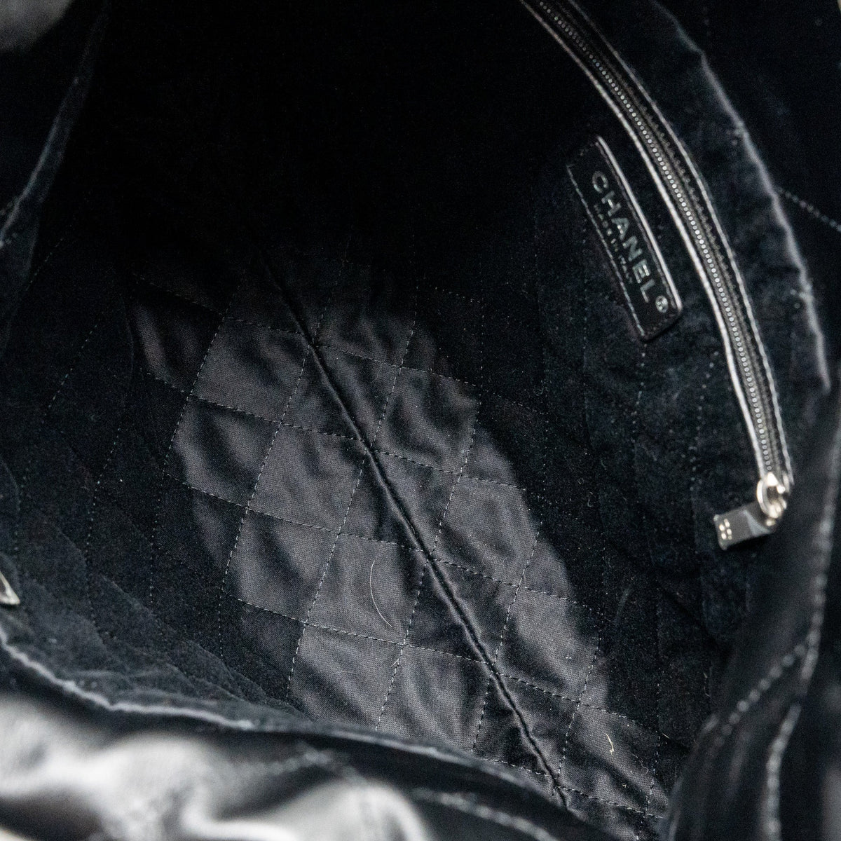 CHANEL SMALL 22 BAG SHINY CALFSKIN BLACK SHW (MICROCHIP)