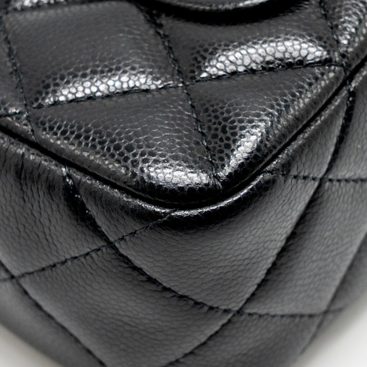 CHANEL 25A ZIP CLUTCH WITH CHAIN CAVIAR BLACK LGHW (MICROCHIP)