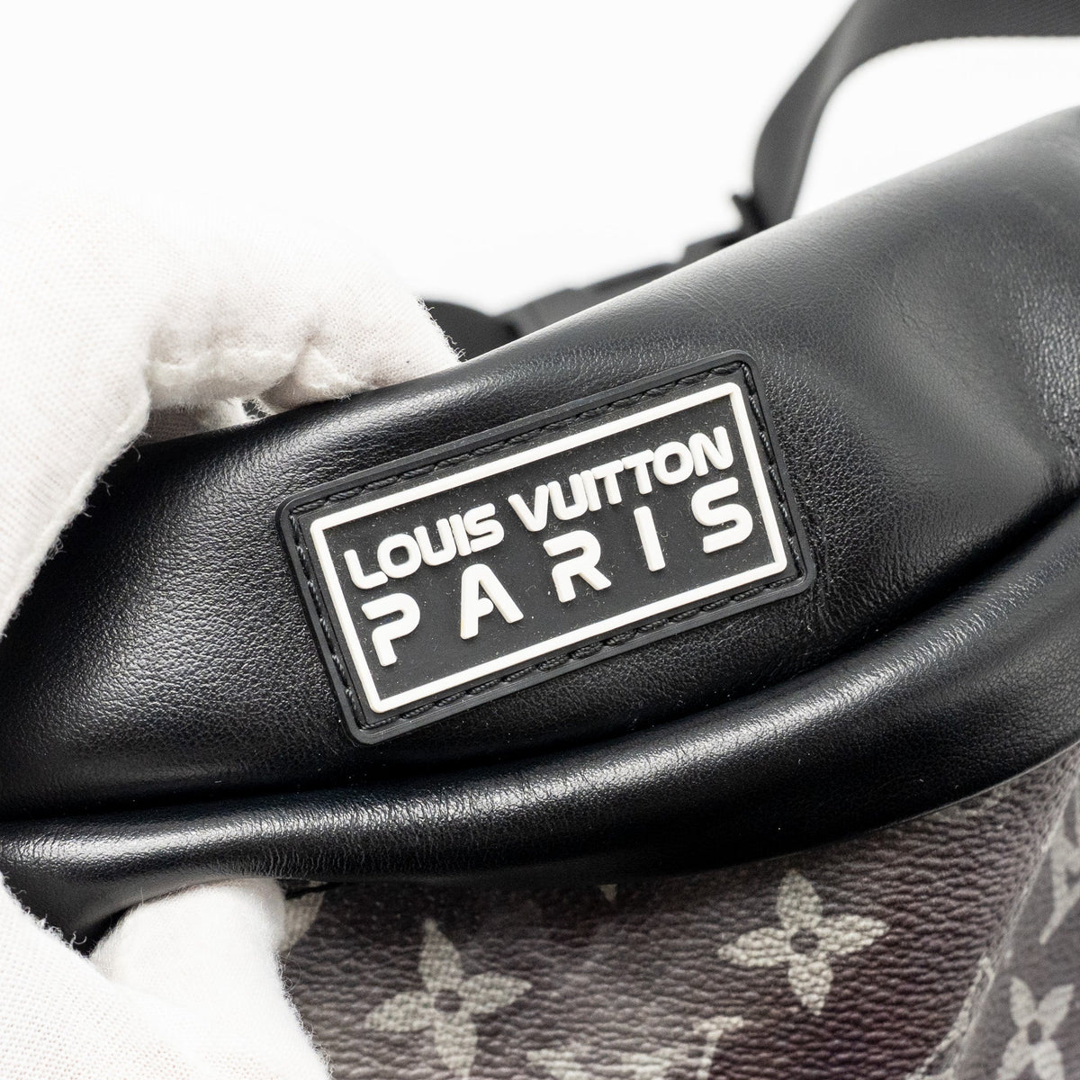 LOUIS VUITTON DISCOVERY BUM BAG MONOGRAM BLACK/ SILVER BLACK HARDWARE