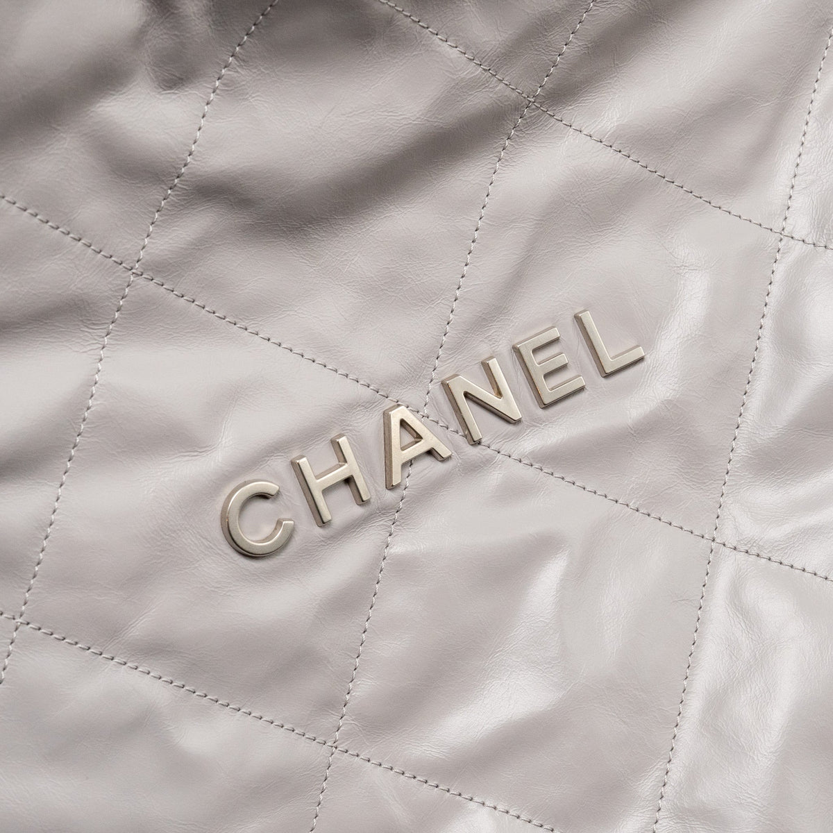 CHANEL MEDIUM 22 BAG SHINY CALFSKIN GREY SHW (MICROCHIP)