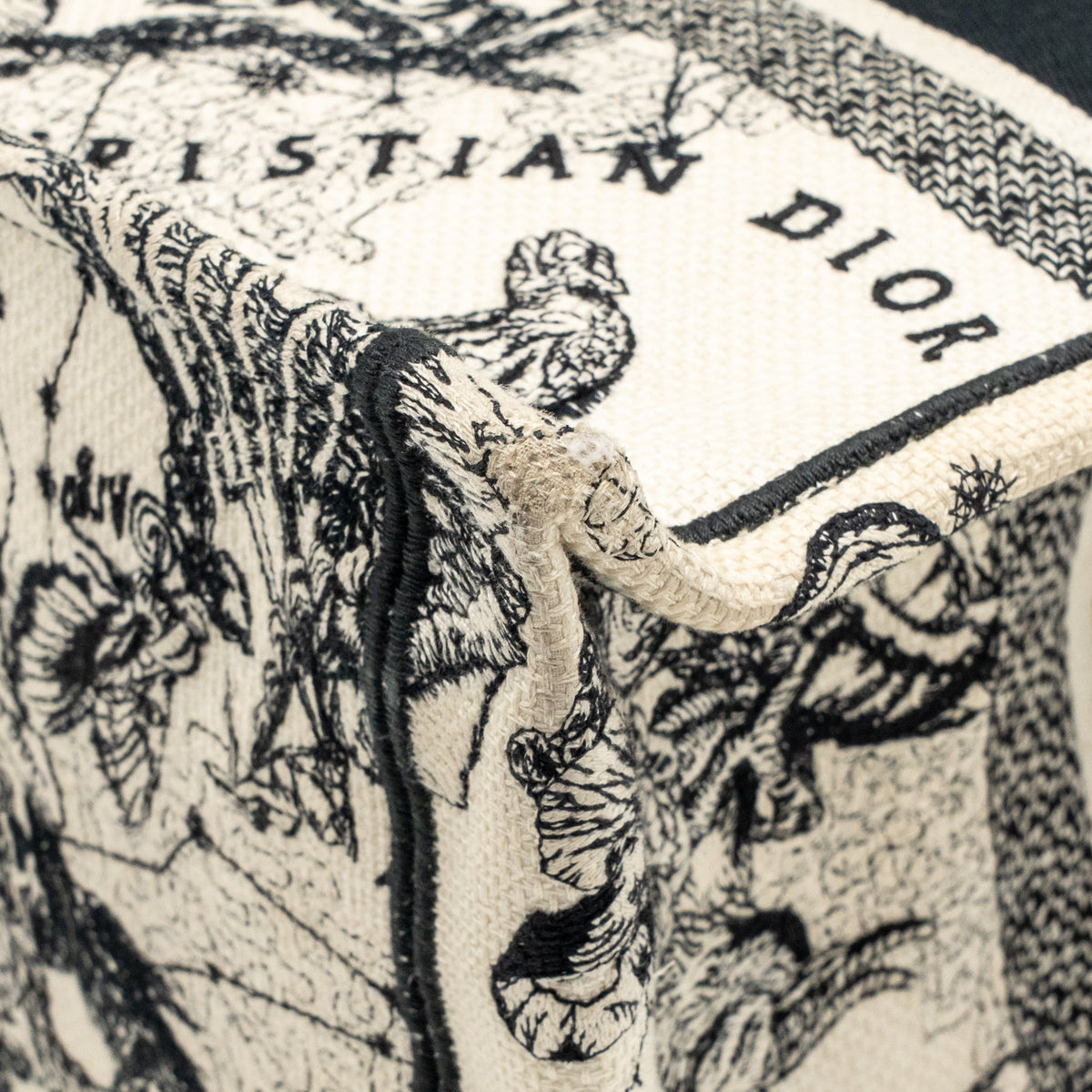 Dior medium book tote toile de jouy embroidery canvas White / Black