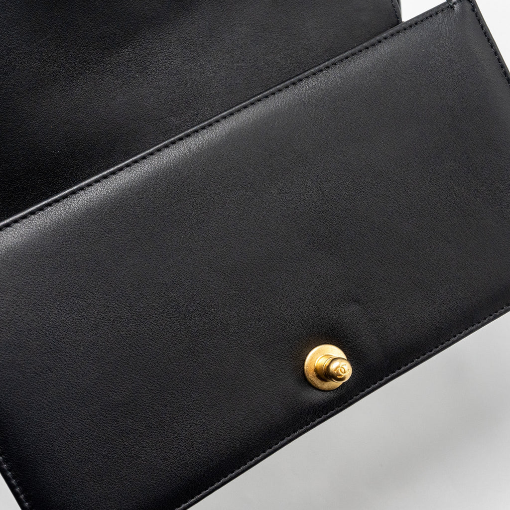 CHANEL MEDIUM BOY BAG SMOOTH CALFSKIN BLACK GHW