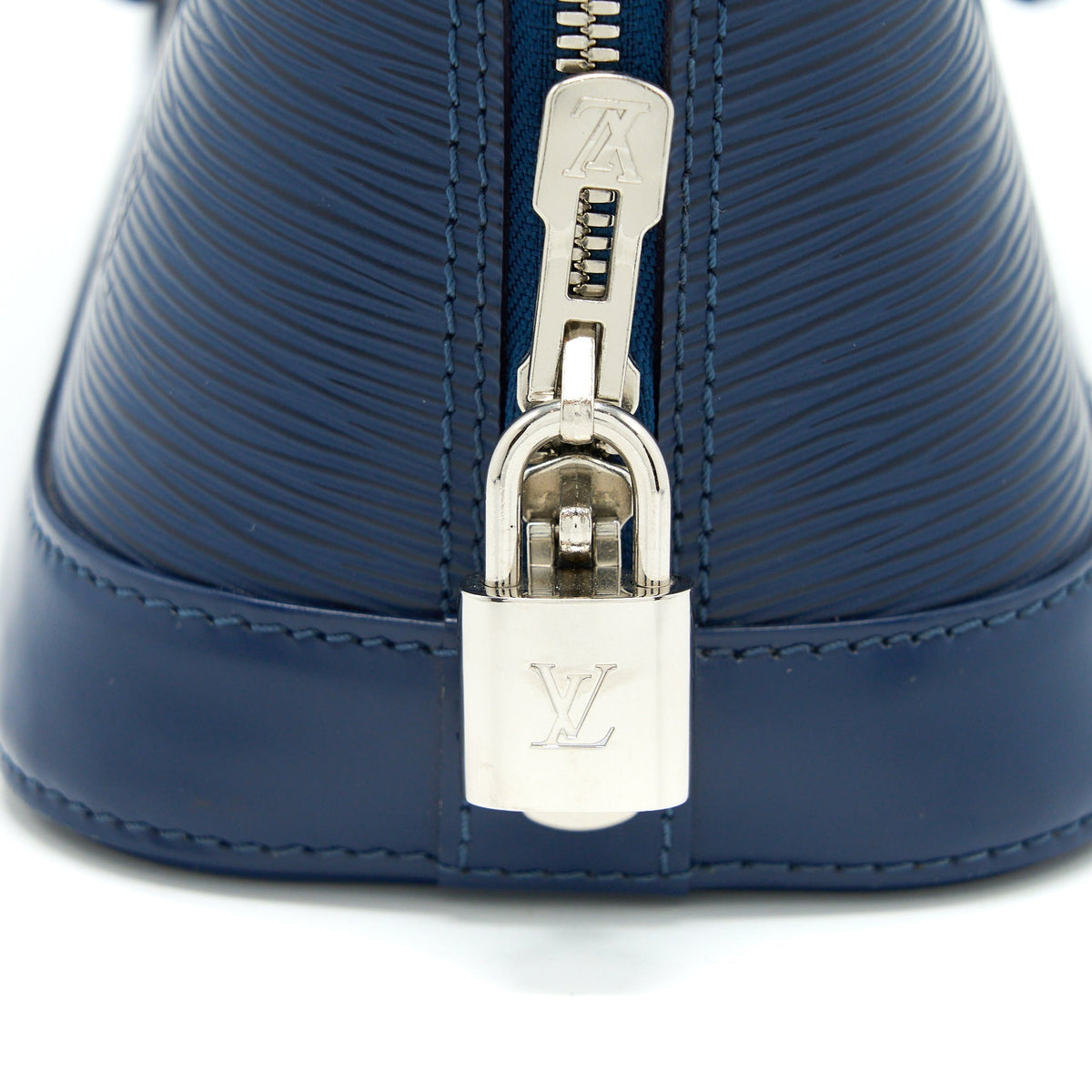 LOUIS VUITTON ALMA BB EPI INDIGO BLUE SHW