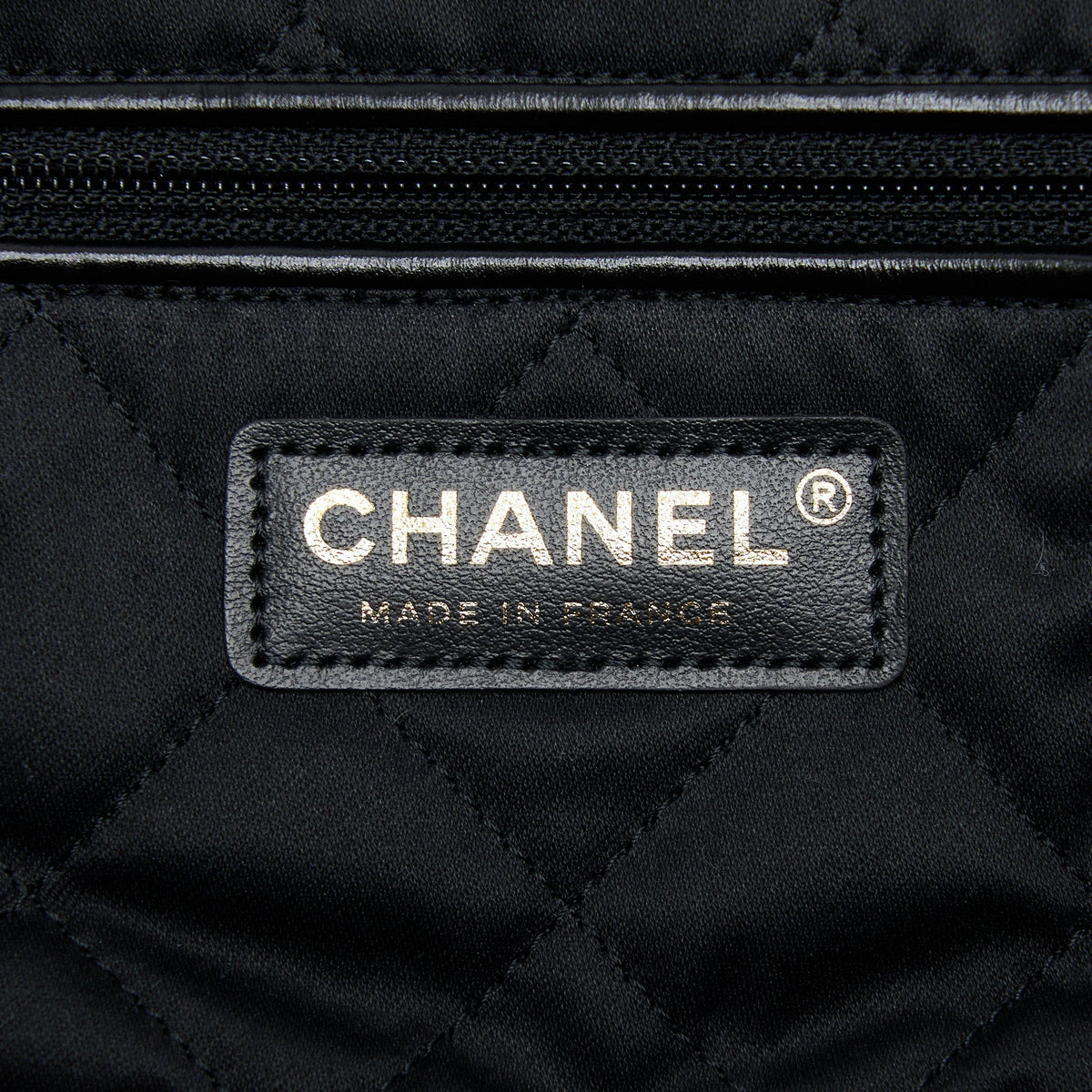 CHANEL MEDIUM 22 BAG GOLD LETTER SHINY CALFSKIN BLACK GHW (MICROCHIP)