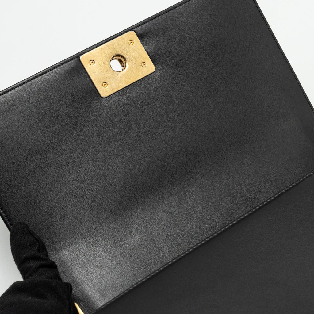 CHANEL MEDIUM BOY BAG CALFSKIN BLACK GHW