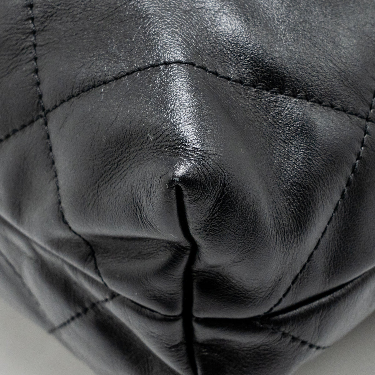 CHANEL SMALL 22 BAG SHINY CALFSKIN BLACK GHW (MICROCHIP)