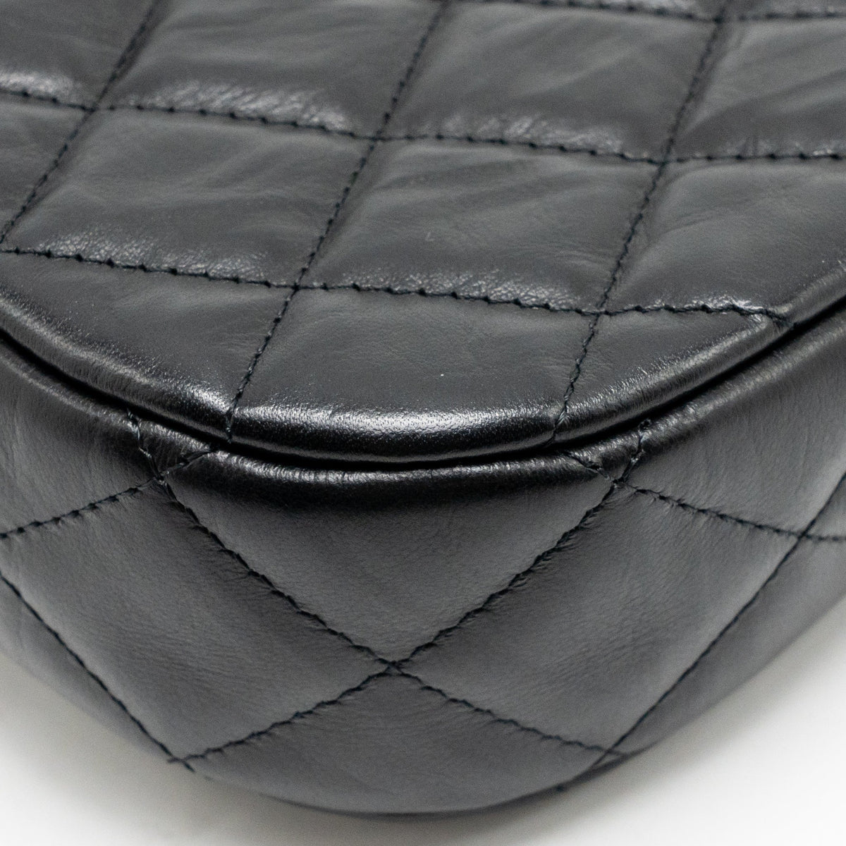 CHANEL 23K SMALL 19 HOBO SHOULDER BAG CALFSKIN BLACK GHW (MICROCHIP)