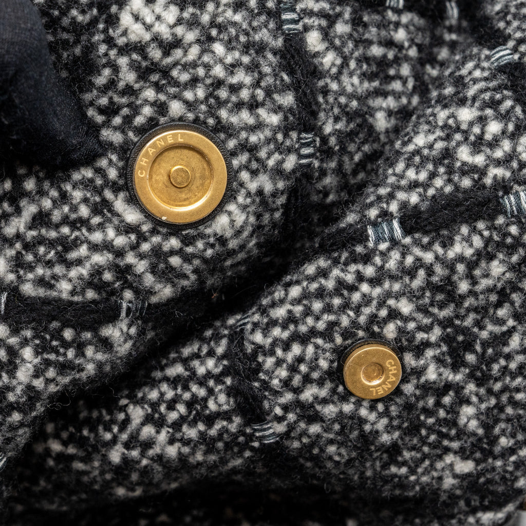 CHANEL MEDIUM 22 BAG TWEED BLACK / GREY GHW (MICROCHIP)
