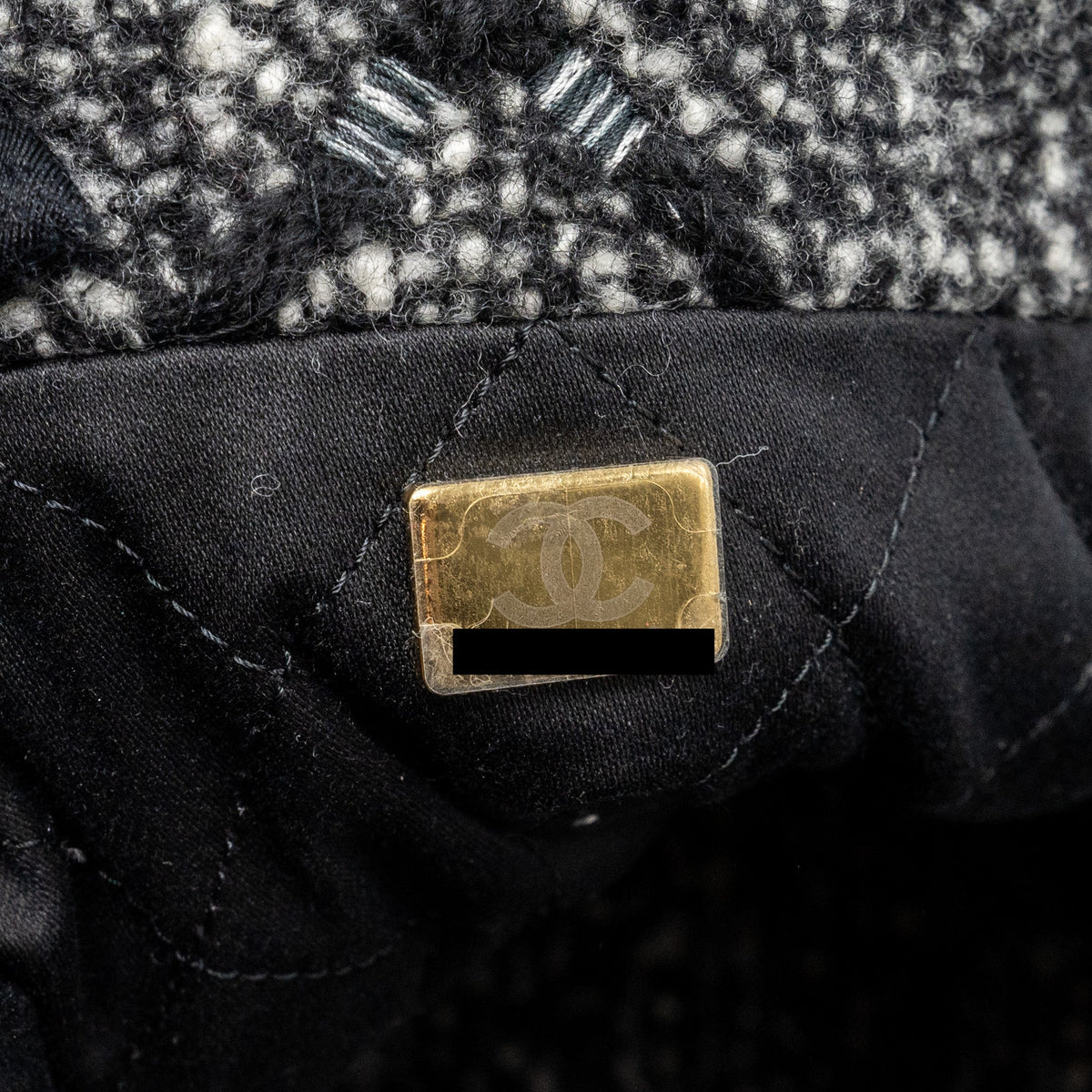 CHANEL MEDIUM 22 BAG TWEED BLACK / GREY GHW (MICROCHIP)