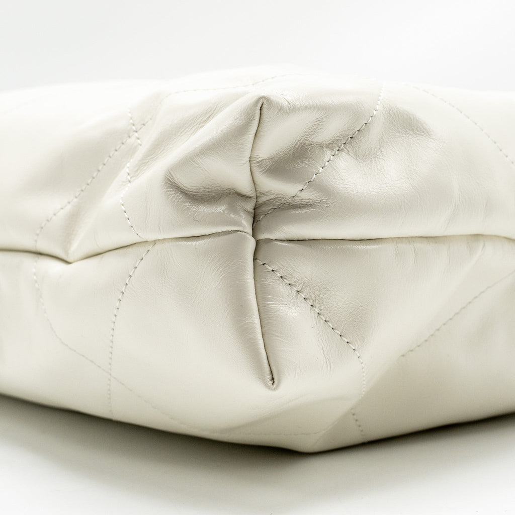 CHANEL MEDIUM 22 BAG CALFSKIN WHITE GHW (MICROCHIP)