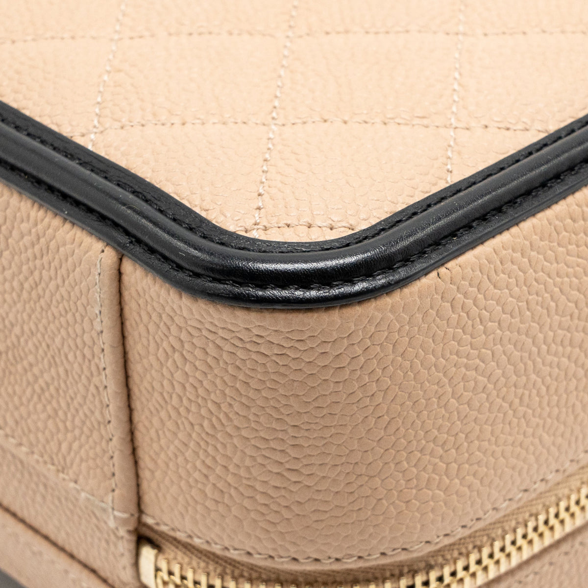 Chanel medium filigree vanity case caviar beige/black GHW