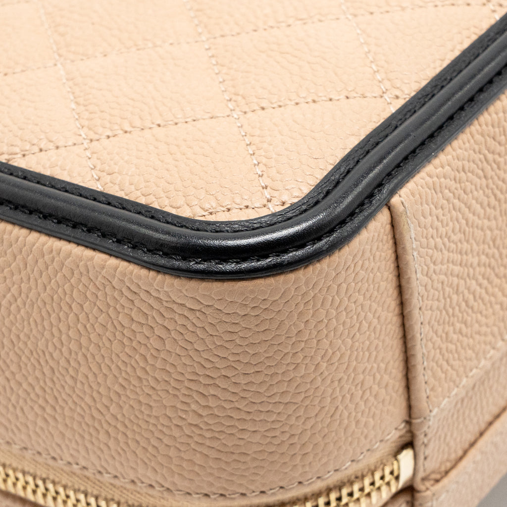Chanel medium filigree vanity case caviar beige/black GHW