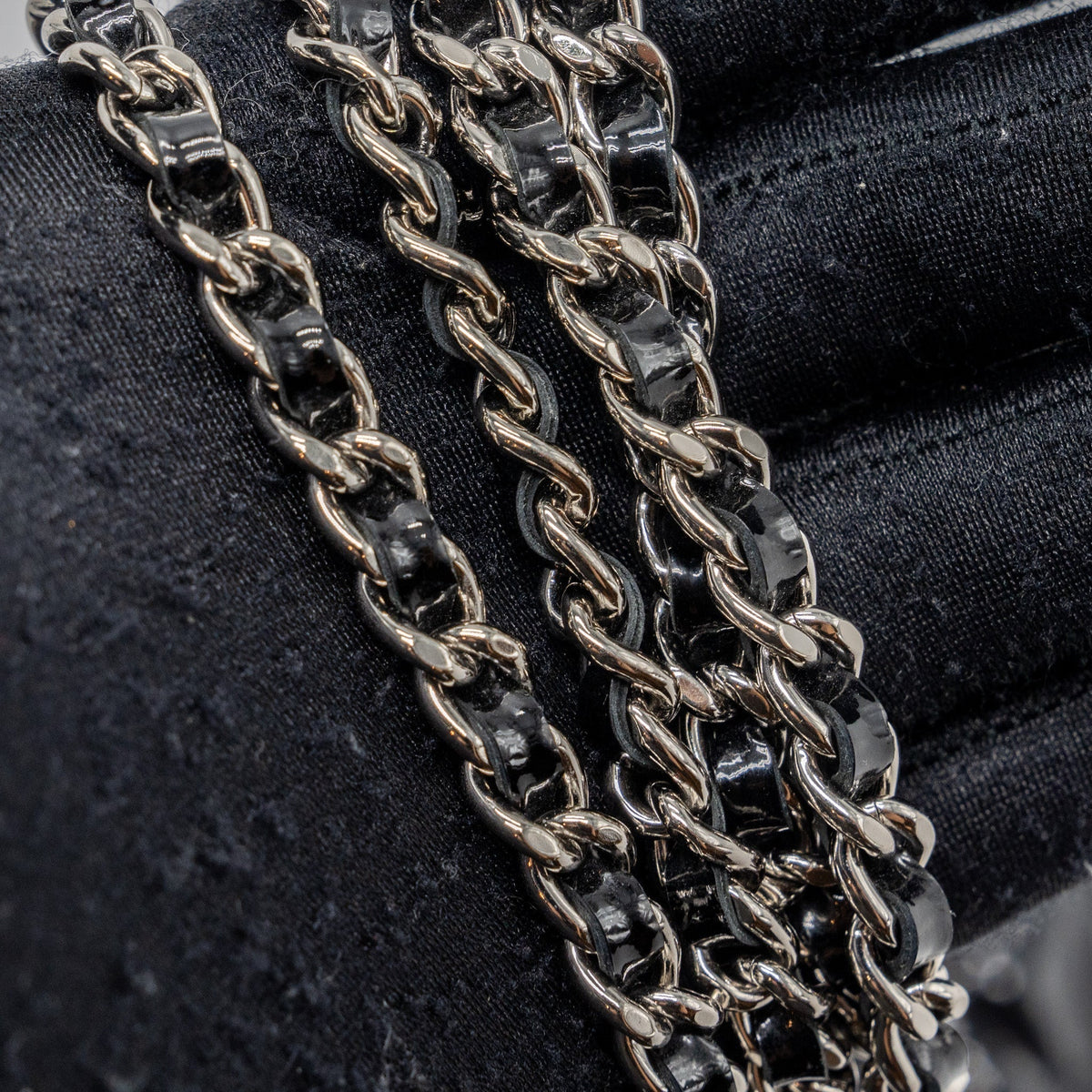 CHANEL CLASSIC WALLET ON CHAIN PATENT BLACK SHW