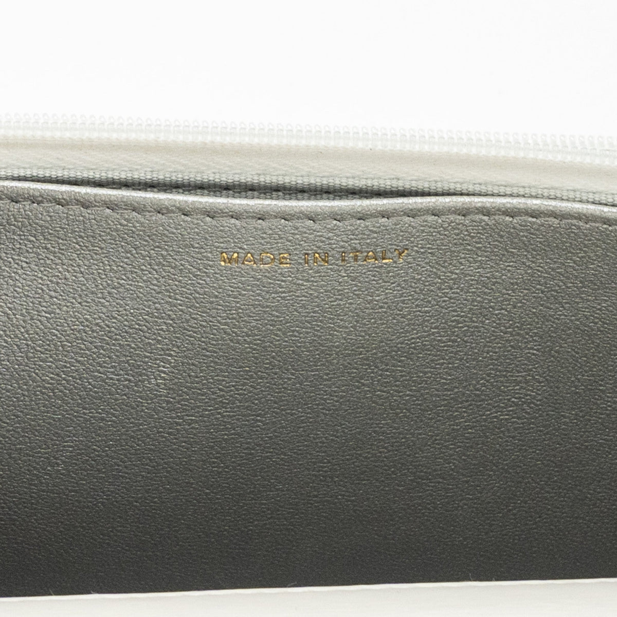 CHANEL 23P LETTER TOP HANDLE WALLET ON CHAIN CALFSKIN WHITE GHW(MICROCHIP)
