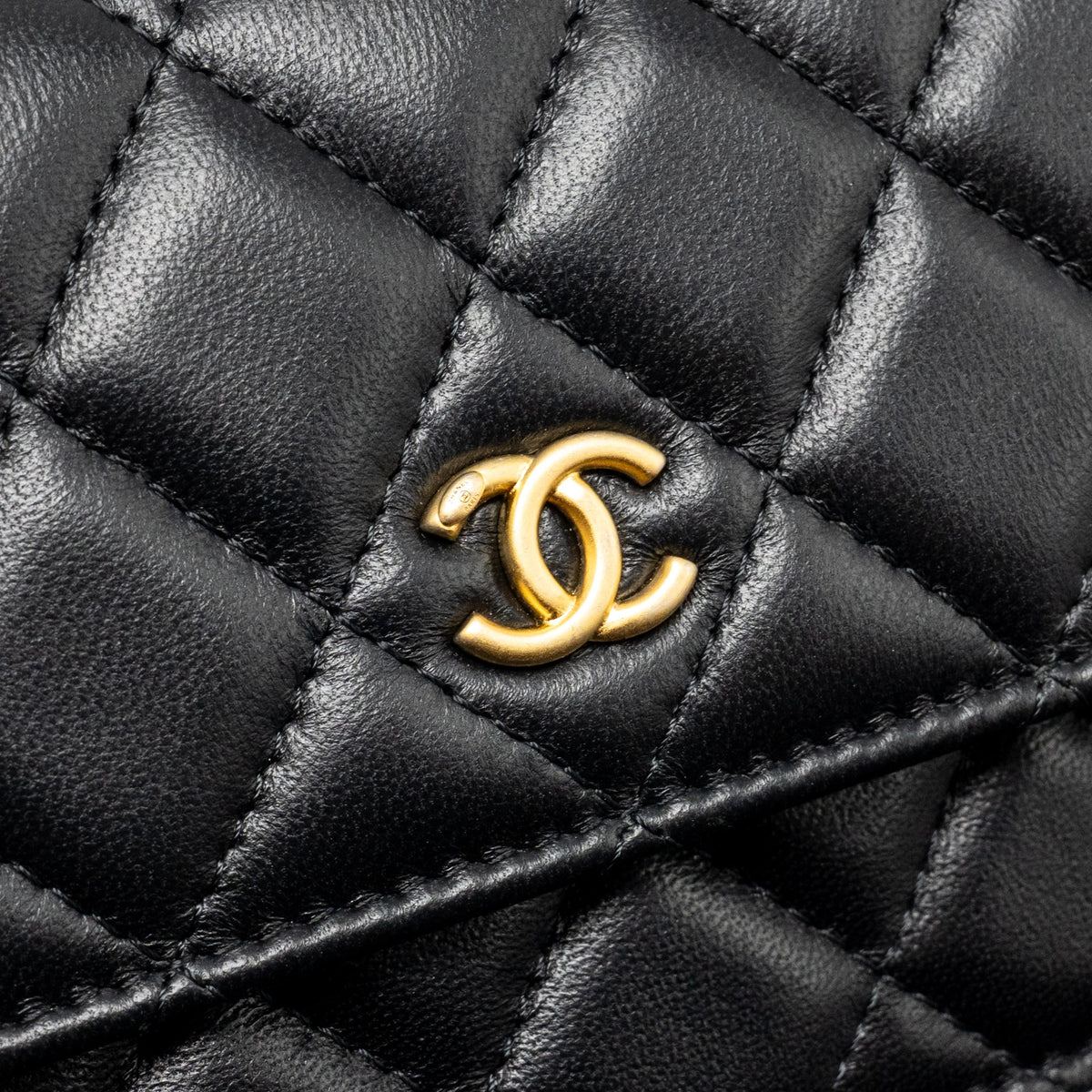 CHANEL PEARL CRUSH MINI WALLET ON CHAIN LAMBSKIN BLACK GHW (MICROCHIP)