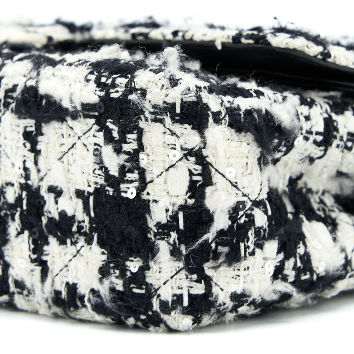 CHANEL VINTAGE MEDIUM CLASSIC FLAP BAG TWEED BLACK AND WHITE SHW