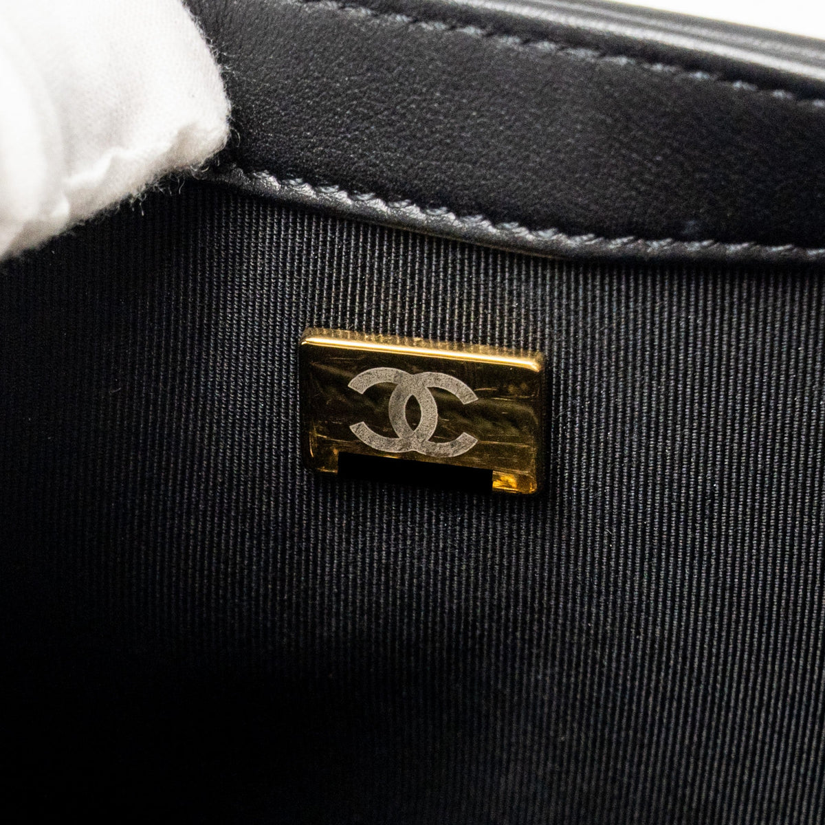 CHANEL MEDIUM BOY BAG CALFSKIN BLACK GHW (MICROCHIP)