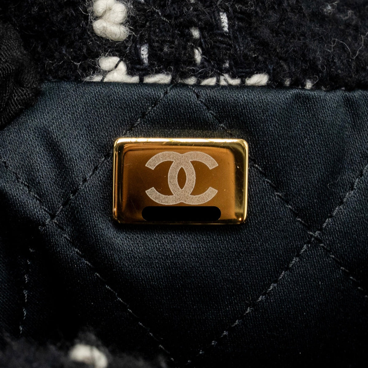 CHANEL MEDIUM 22 BAG QUILTED TWEED BLACK / MULTICOLOUR GHW (MICROCHIP)