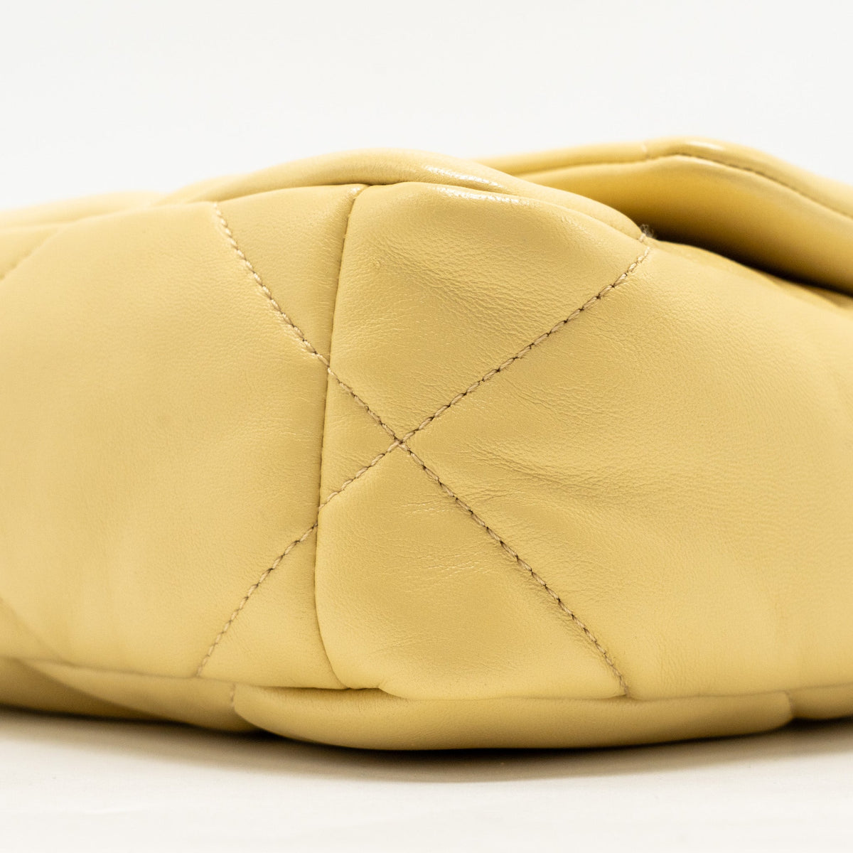 CHANEL SMALL 19 BAG LAMBSKIN YELLOW MULTICOLOUR HARDWARE (MICROCHIP)