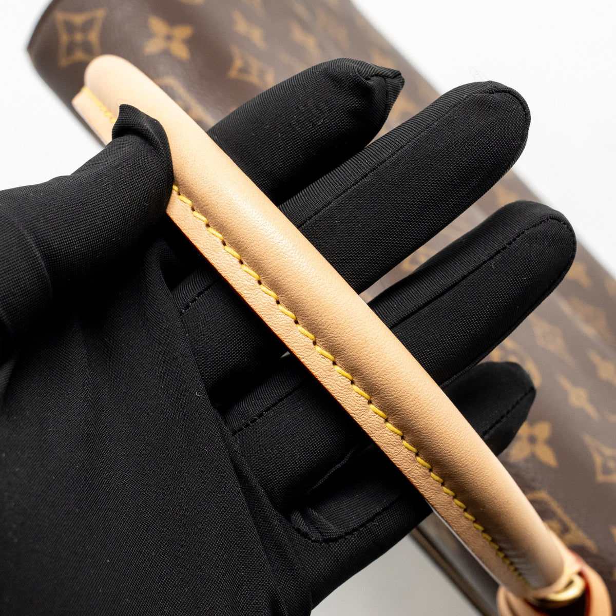 Louis Vuitton Cluny MM Monogram Canvas/Leather GHW