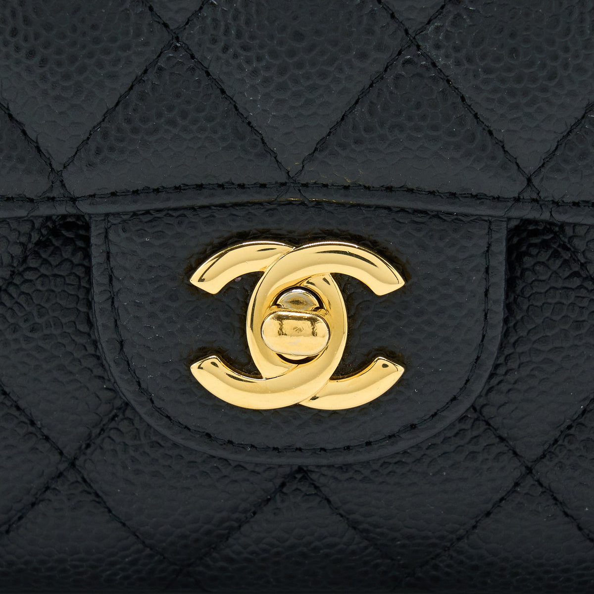 CHANEL MEDIUM CLASSIC DOUBLE FLAP CAVIAR BLACK GHW