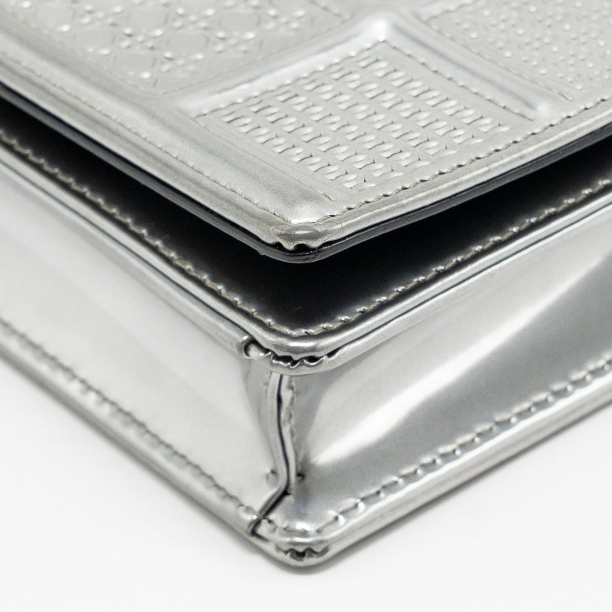 DIOR DIORAMA WALLET ON CHAIN METALLIC PATENT SILVER LGHW
