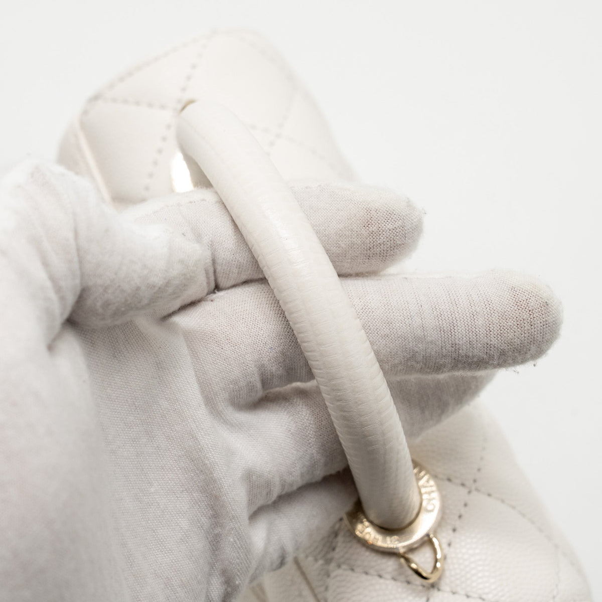 CHANEL MINI COCO HANDLE CAVIAR WHITE LGHW (MICROCHIP)
